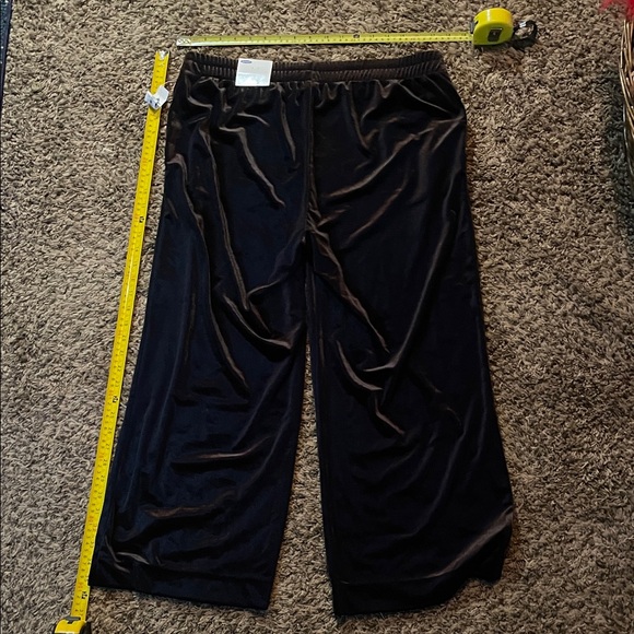 Black Velvet Wide-Leg ankle Pants - Picture 4 of 6